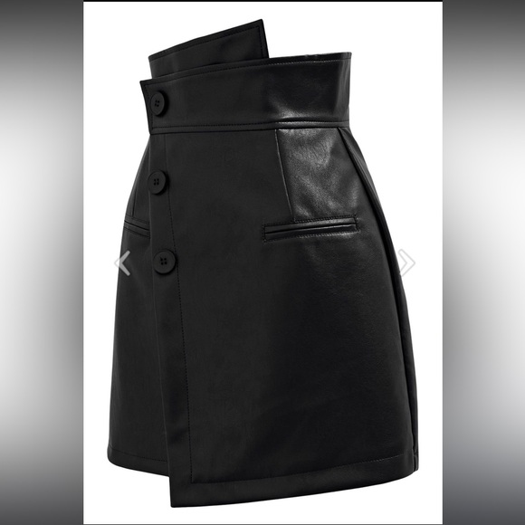 FAUX LEATHER ASYMMETRIC BUTTONED FLAP MINI SKORT IN BLACK - Picture 8 of 10